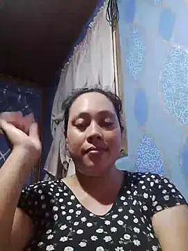 Snapshot of May_Bombs chatting on May 31, 5:04 am May Bombs online show from May 31, 5:04 am