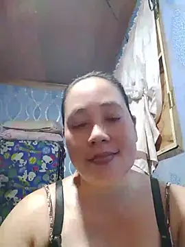 Snapshot of May_Bombs chatting on June 18, 12:44 am May Bombs online show from June 18, 12:44 am