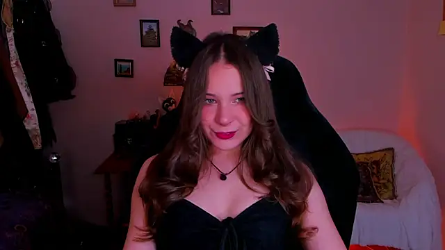 LanaLovely online show from June 18, 6:35 am