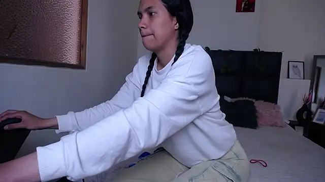 Julieta Parker online show from February 17, 5:19 pm