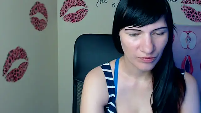 Snapshot of Rosalinda_ro chatting on May 9, 6:13 pm Rosalinda ro online show from May 9, 6:13 pm