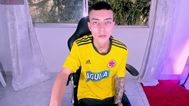 Snapshot of Dereck_Boy_ chatting on July 24, 9:35 pm Dereck Boy online show from July 24, 9:35 pm