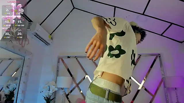 Snapshot of thanier_18 chatting on June 11, 7:12 pm thanier 18 online show from June 11, 7:12 pm
