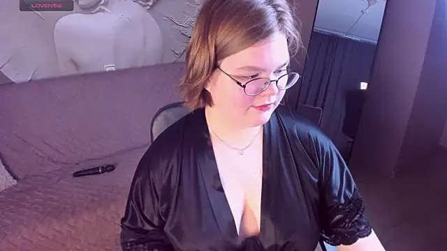 MaryFloree online show from February 8, 3:43 am