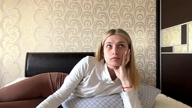 JeneeEady online show from April 28, 6:07 am