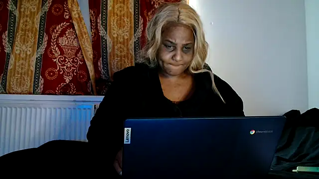 CurvySashia online show from February 28, 9:54 am
