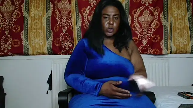 CurvySashia online show from April 11, 11:42 pm