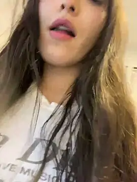 Snapshot of Mia_rivers__ chatting on May 4, 7:10 pm Mia rivers online show from May 4, 7:10 pm