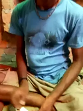 Snapshot of diwana475 chatting on June 13, 3:43 pm diwana475 online show from June 13, 3:43 pm