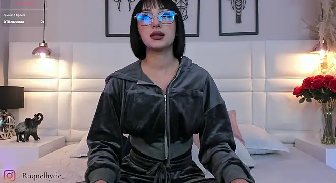 RaquelHyde  online show from June 21, 12:30 pm
