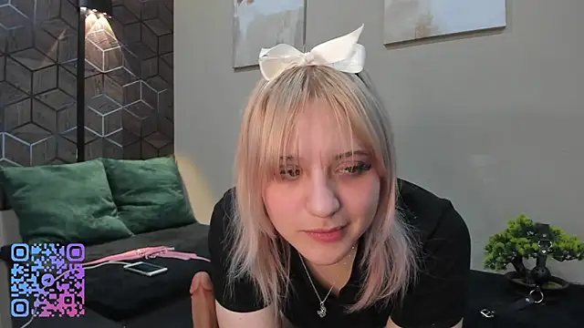 Snapshot of ImNysha chatting on March 5, 9:44 pm ImNysha online show from March 5, 9:44 pm