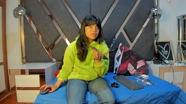Snapshot of Maggyx chatting on May 11, 1:28 pm Maggyx online show from May 11, 1:28 pm