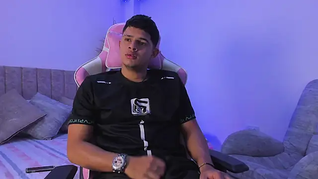 Adrian Prime  online show from June 12, 7:13 pm