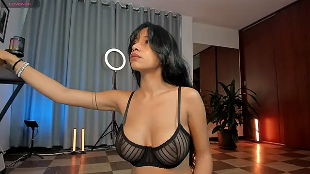 Snapshot of karinnixx chatting on May 28, 4:37 pm karinnixx online show from May 28, 4:37 pm