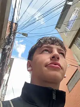 Snapshot of ARON_LUXX chatting on May 14, 2:46 pm ARON LUXX online show from May 14, 2:46 pm