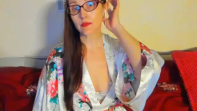 Snapshot of beddable_woman chatting on May 12, 7:33 pm beddable woman online show from May 12, 7:33 pm