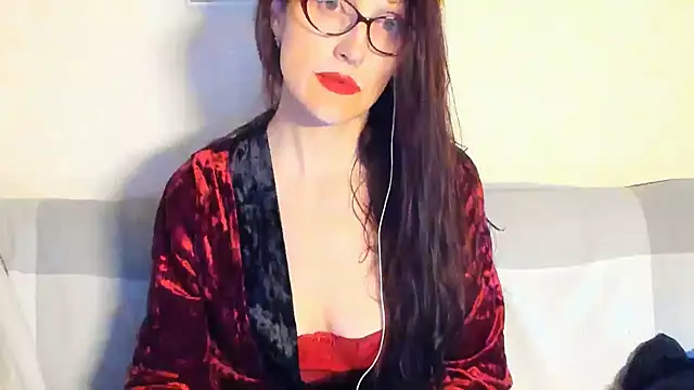 Snapshot of beddable_woman chatting on May 17, 8:16 pm beddable woman online show from May 17, 8:16 pm