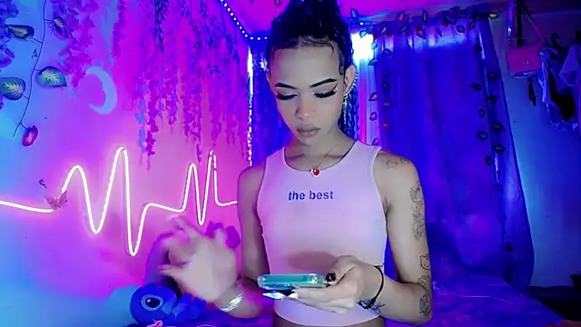 Snapshot of DahliaGill chatting on July 15, 4:12 pm DahliaGill online show from July 15, 4:12 pm