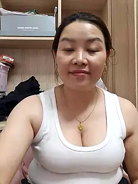 Jennie dogy online show from June 9, 1:45 pm