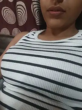 Snapshot of komalsharma99 chatting on June 6, 5:23 am komalsharma99 online show from June 6, 5:23 am