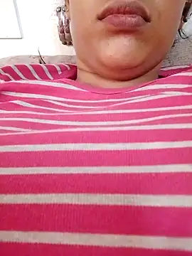 Snapshot of komalsharma99 chatting on June 14, 10:06 am komalsharma99 online show from June 14, 10:06 am