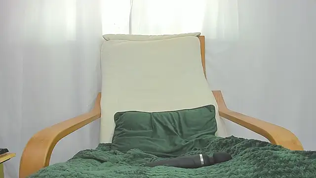 Snapshot of MeganKroft_ chatting on June 5, 6:52 am MeganKroft online show from June 5, 6:52 am