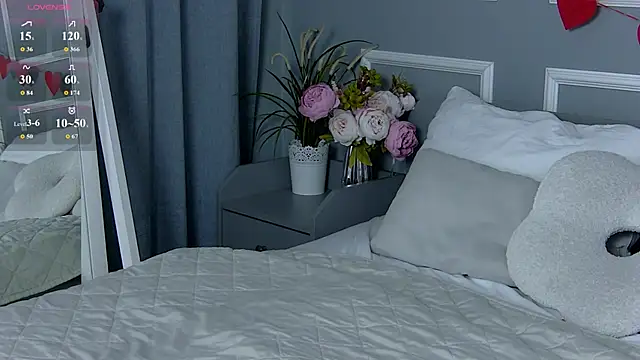 Snapshot of AngelaCox chatting on June 22, 6:10 am AngelaCox online show from June 22, 6:10 am