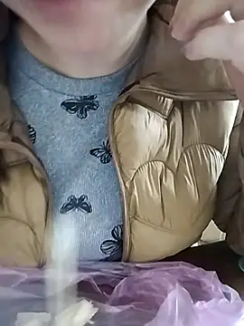 LiilyZi online show from March 18, 1:20 am