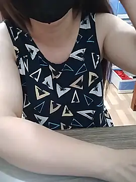 Snapshot of LiilyZi chatting on June 18, 4:55 pm LiilyZi online show from June 18, 4:55 pm