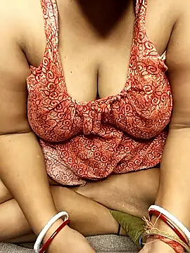 Snapshot of R_Queen chatting on May 14, 6:15 pm R Queen online show from May 14, 6:15 pm