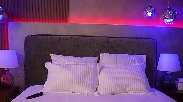 Loona Dancer online show from March 11, 5:30 pm