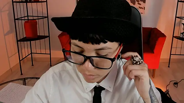 Snapshot of NeoGeisha chatting on July 7, 6:47 am NeoGeisha online show from July 7, 6:47 am