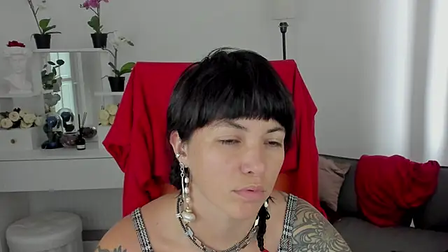 Snapshot of NeoGeisha chatting on August 2, 9:30 am NeoGeisha online show from August 2, 9:30 am