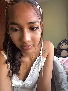 lyla luv online show from February 15, 4:53 am