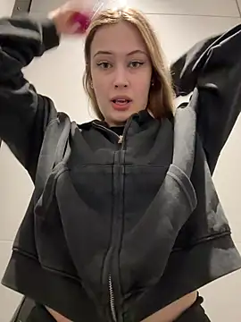 blonde exe online show from March 3, 3:18 pm