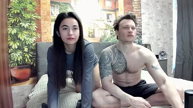  littleangie  online show from April 28, 3:44 am