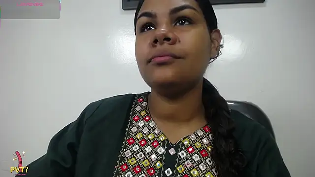 Snapshot of yaazhinii chatting on May 25, 11:49 am yaazhinii online show from May 25, 11:49 am