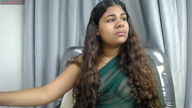 Snapshot of yaazhinii chatting on June 2, 11:56 am yaazhinii online show from June 2, 11:56 am