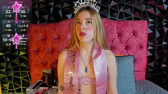 karenwild 1 online show from June 12, 3:11 pm