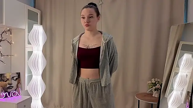 RoxannRunk online show from March 17, 6:17 am