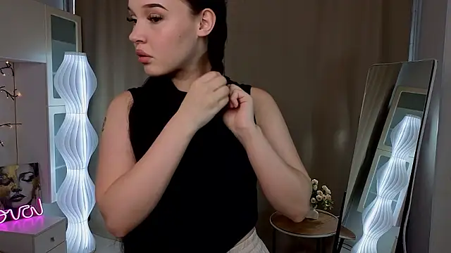 RoxannRunk online show from March 18, 6:16 am