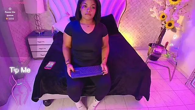 Snapshot of YazminJenner chatting on June 11, 5:27 am YazminJenner online show from June 11, 5:27 am