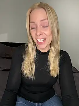 emily-becker22 online show from March 6, 7:10 pm