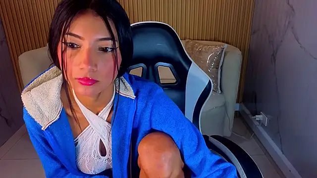 Perla Moon Tx online show from March 5, 12:45 pm