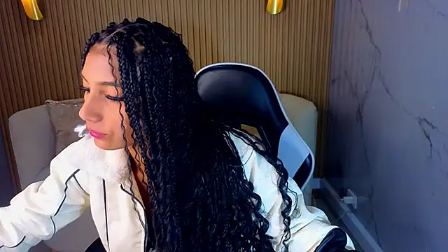 Perla Moon Tx online show from March 11, 1:06 pm