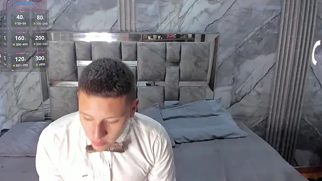 Snapshot of Manson_and_Zoe chatting on February 11, 11:26 am Manson and Zoe online show from February 11, 11:26 am