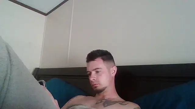 Snapshot of midnightsinz chatting on April 7, 7:36 pm midnightsinz online show from April 7, 7:36 pm