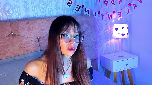 Chloe Miiler online show from February 18, 1:18 pm