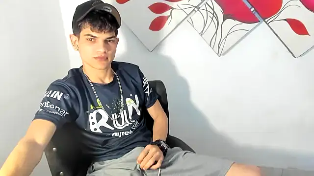 Jesshot bigcock20cm online show from June 7, 4:49 am