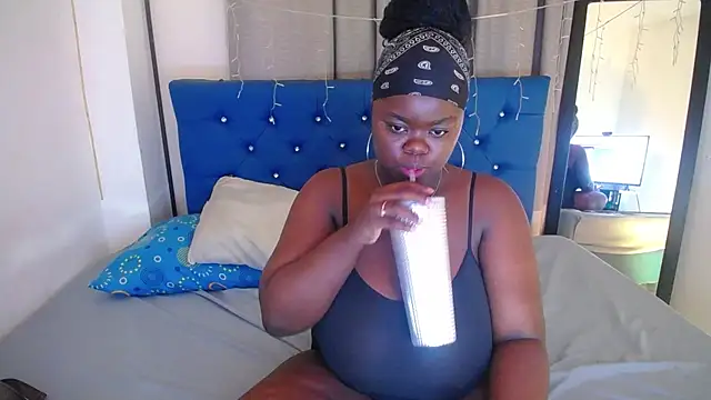 Snapshot of neighbor-ebony chatting on July 18, 3:22 am neighbor-ebony online show from July 18, 3:22 am